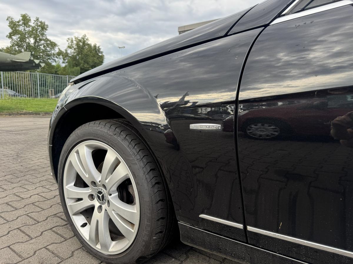 Mercedes C Klasse 204 original Kotfl&uuml;gel vorn links 197 Obsidianschwarz Bj.2009